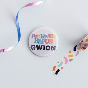 Personalised birthday badge 'Pen-blwydd Hapus' image 1