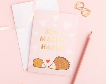 Welsh Mothers' day card 'Sul y Mamau hapus' hedgehogs