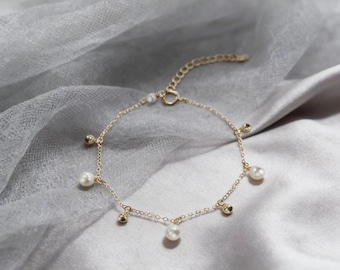 Dainty Pearl Charm Bracelet, Gold Chain Minimalist Bracelet for Women, Elegant Bridal Jewelry Gift