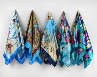 Foulard carré bleu art floral en soie, foulard en satin bohème pour femme, foulard à motif dynamique, accessoire de mode chic