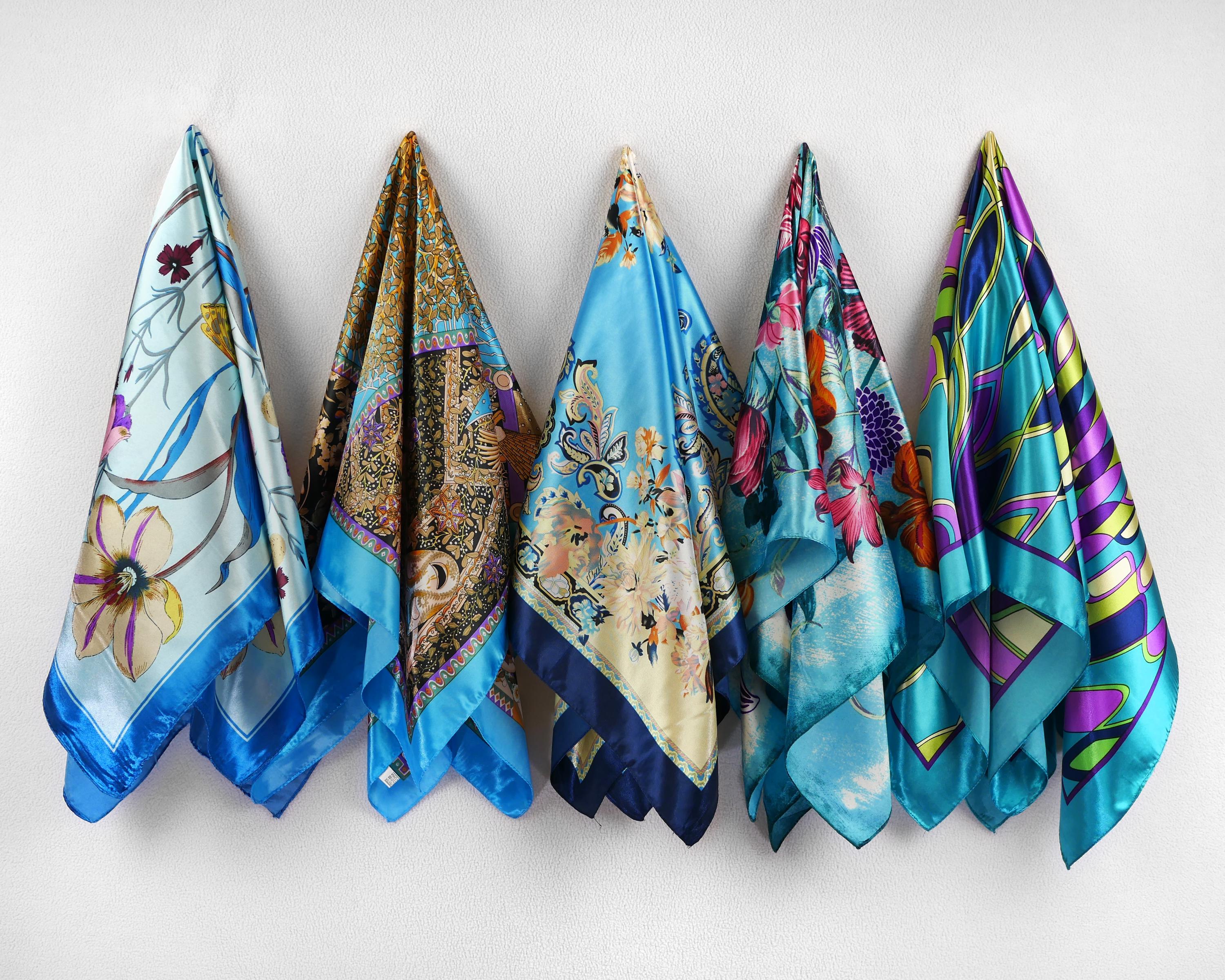 Foulard En Soie Vintage - Dimensions 21.5" X 21.5" (environ 54.5 Cm) - Occasion, En Bon état - Soie Pure