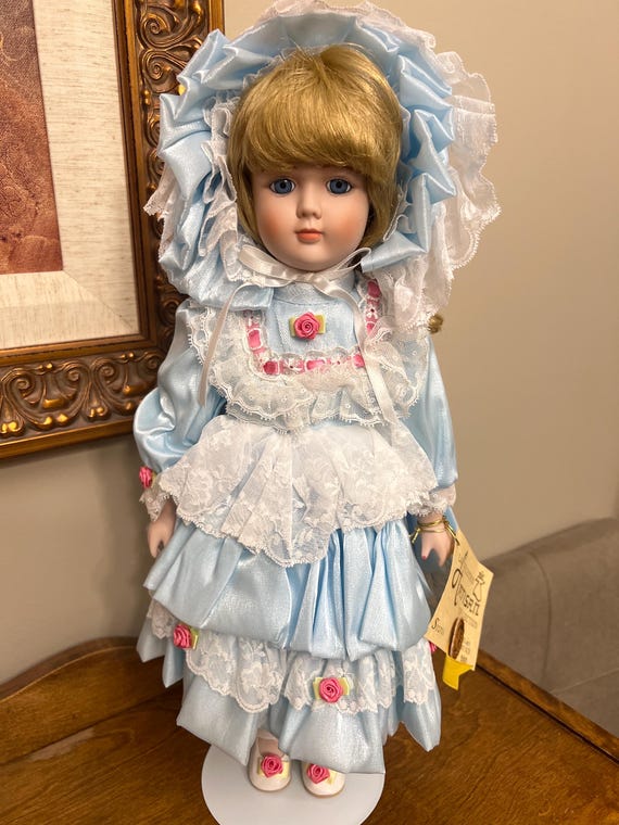 Vintage La Collection Artisan Musical Porcelain Doll “sylvia