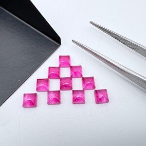 Syntetisk rubin jade 4 mm fyrkantig cabochon lös ädelsten | Platt baksida polerad rosa cabochon för smyckestillverkning, ringar, örhängen och gör-det-själv-pyssel