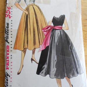 Skirt Simplicity Pattern 4252 Misses' Skirts and Sash      circa 1953