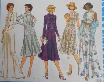 Vogue's Basic Design Pattern 1239 Misses' Dress       circa 1970's       Mostly Uncut
