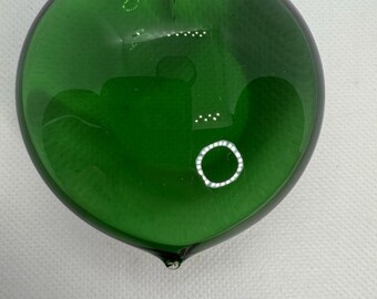 Pisapapeles de vidrio artístico con forma de corazón inflado de color verde esmeralda