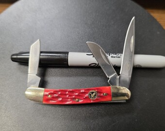 Navaja de bolsillo Kentucky Cutlery Eagle Edge 70092 Stockman con mango rojo texturizado 3...