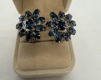 Pendientes de clip Weiss azul oscuro con diamantes de imitación redondos y en forma de marquesa.
