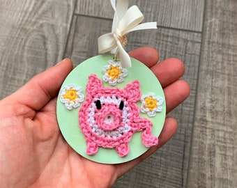 Crochet Pig Ornament, Kids Bedroom Decor, Nursery Wall Ornament, Door Hanger, Piggy Wall Hanging, Playroom Wall Art, Mirror Hanging, Gift