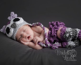 Lila uggladräkt för bebis, uggladräkt för nyfödda, ugglad mössa för nyfödda, virkat blöjskydd, rekvisita för nyföddfotografering, babyshowerpresent i skogsmark, djur