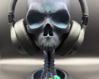 Skull Headphone Stand with Tray – Gothic Gamer Desk Decor | 3D Printed Headset Holder Gift
