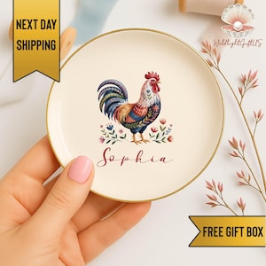 Porte-anneaux coq personnalisé • Plateau à bijoux campagnard • Porte-bibelots prénom personnalisé • Cadeau campagnard rustique pour elle • Cadeau amateur de poulet