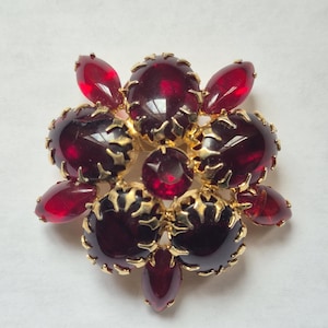 Vintage Deep Ruby Red Glass Cluster Brooch – Gold Tone Statement Pin