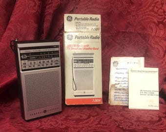 General Electric Portable Vintage FM AM TV Weather 7-2934 With Box & Documents