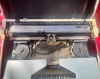 Vintage Smith Corona Electra 220 Automatic Electric Typewriter - With Case - functional - may need a little bit of extra TLC