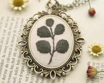 Colgante de hoja de eucalipto / Kit de bordado / Collar / Joyería artesanal / Regalo de San Valentín DIY
