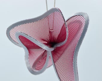 Colgante textil impreso en 3D / Collar escultural, broche o adorno navideño / Joyería moderna y ligera