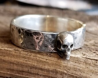 Hammered Goth Skull Mens Ring, Rustic Skull Wedding Band, Halloween, Alternative, Alt Fashion, Grunge, Biker Jewelry, Memento Mori, Gothic