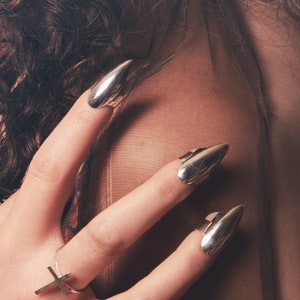 Guitar Pick Coffin Fake Nails Moon Phase Stiletto Claw Ring Vampire Midi BDSM Statement Jewelry Rocker Nail Guard Finger Tip Ring