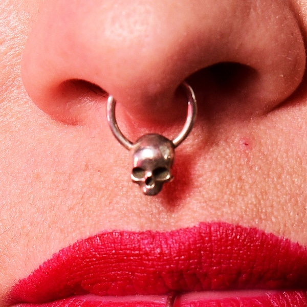 Cute Skull Septum Piercing, Small Skull Nose Ring, Nose Piercing, Gothic Jewelry, Halloween, Vampire, Alt, Egirl, Body Jewelry, Goth, Witchy