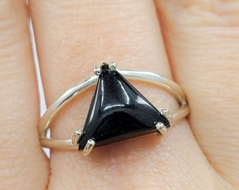 Black Onyx Ring, Triangle Stone, Black Stone Ring, Black Gemstone, Pyramid Ring, Gothic Wedding Band, Goth Engagement Ring, Occult, Unisex