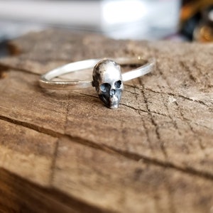 Small Silver Minimal Skull Ring, Love Ring, Romantic, Biker Jewelry, Memento Mori, Alternative Fashion, Simple, Witchy, Goth, Wizard, Gothic