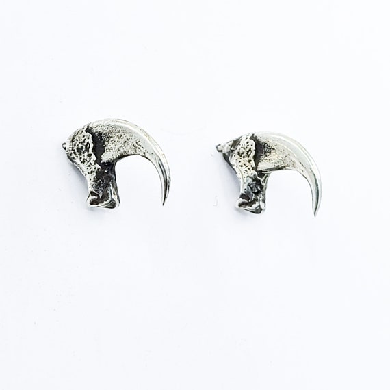Cat Claw Stud Earrings, Gothic, Animal, Kitty, Taxidermy, Animal Jewelry, Pet Memorial, Griffe, Chat, Bone, Feline, Gift for Her, Fangs