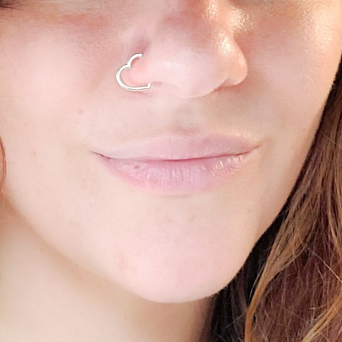 Petit coeur faux piercing, faux anneau de nez, faux cerceau de nez, cadeau Saint-Valentin, anneau dans le nez à clip, Lolita, Kawaii, grunge doux, effrayant mignon