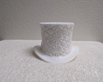 Sombrero de copa grande vintage Fenton Milk Glass con estampado de margaritas y botones