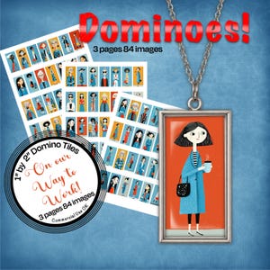 Może przedstawiać: Naszyjnik z wisiorkiem z prostokątnym urokiem przedstawiającym ilustrację kobiety w niebieskim płaszczu trzymającej filiżankę kawy. Widoczne są również arkusze domina oraz tekst "Dominoes!" i "On our Way to Work!"
