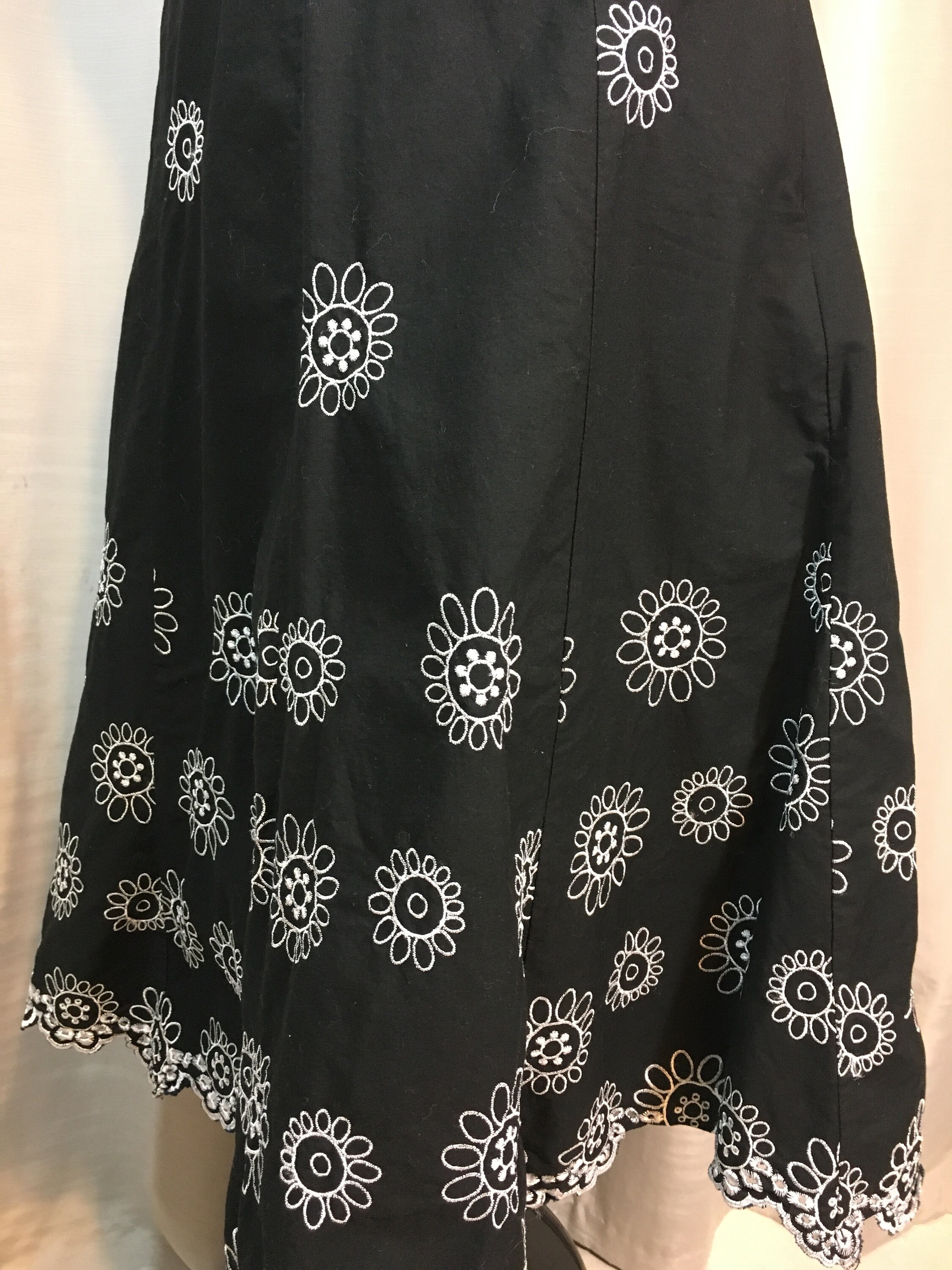 Vintage Black Skirt With Embroidered White Flowers by | Etsy