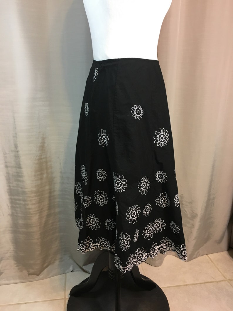 Vintage Black Skirt With Embroidered White Flowers by | Etsy