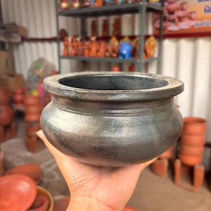 Vaso in terracotta nera, fatto a mano - pentola in argilla vintage per cucinare, ecologica.