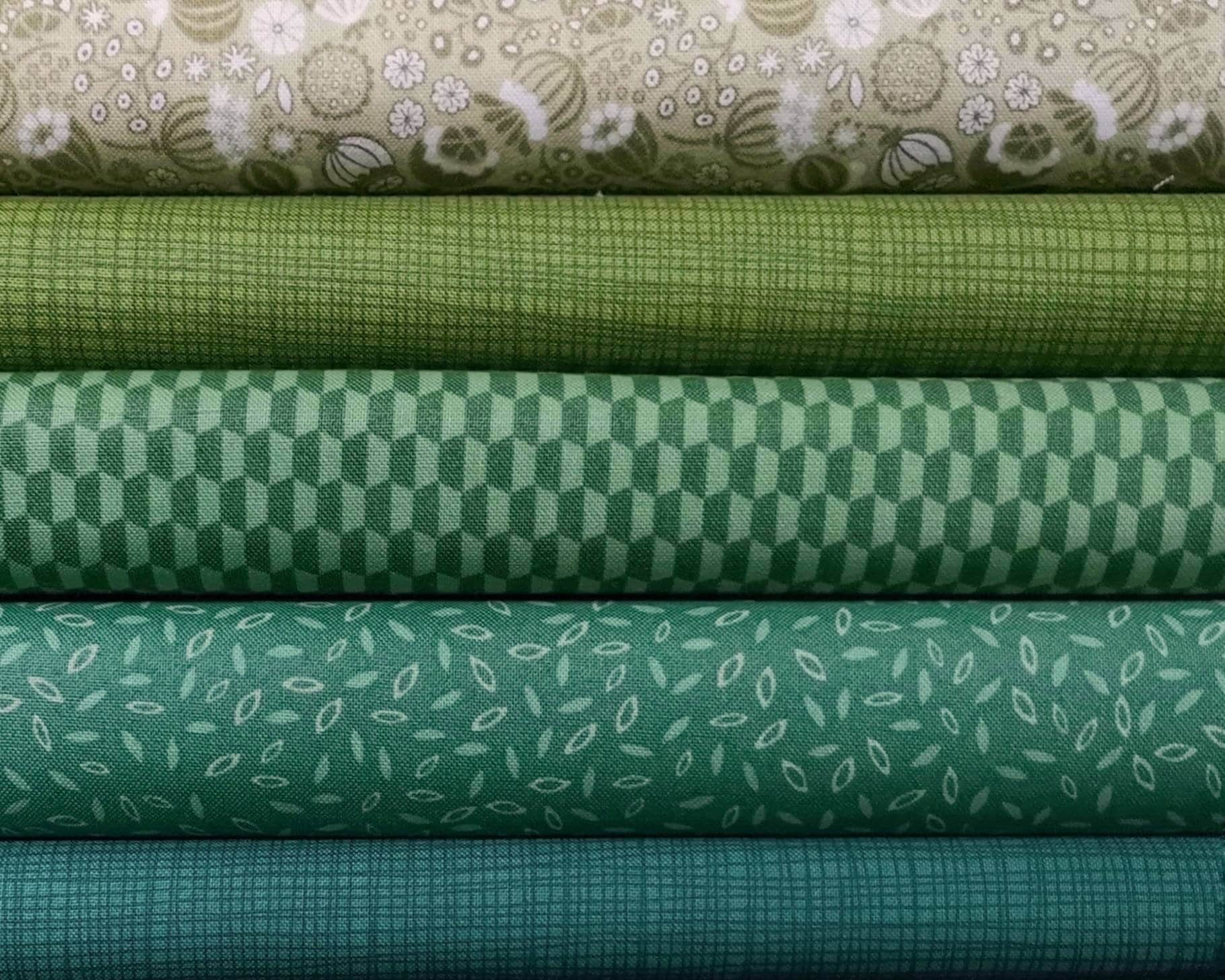 Linen texture Makower 100% cotton quilting fabric 16 fqt bundle RAINBOW!
