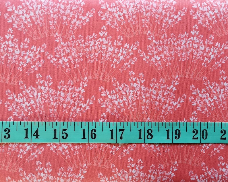 Moda Fabrics 100/% cotton quilting fabric made in Japan Fat Quarter or more FQ Honey Honey Coral red Kate Spain