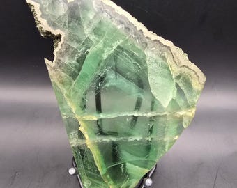 Loncha de fluorita y pirita de 402 g – Placa de exhibición mineral pulida