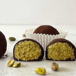 Chef-Crafted Dubai Chocolate Chewy Cookie/ Pistachio Chocolate/ 4pc/ Mess-Free Packaging