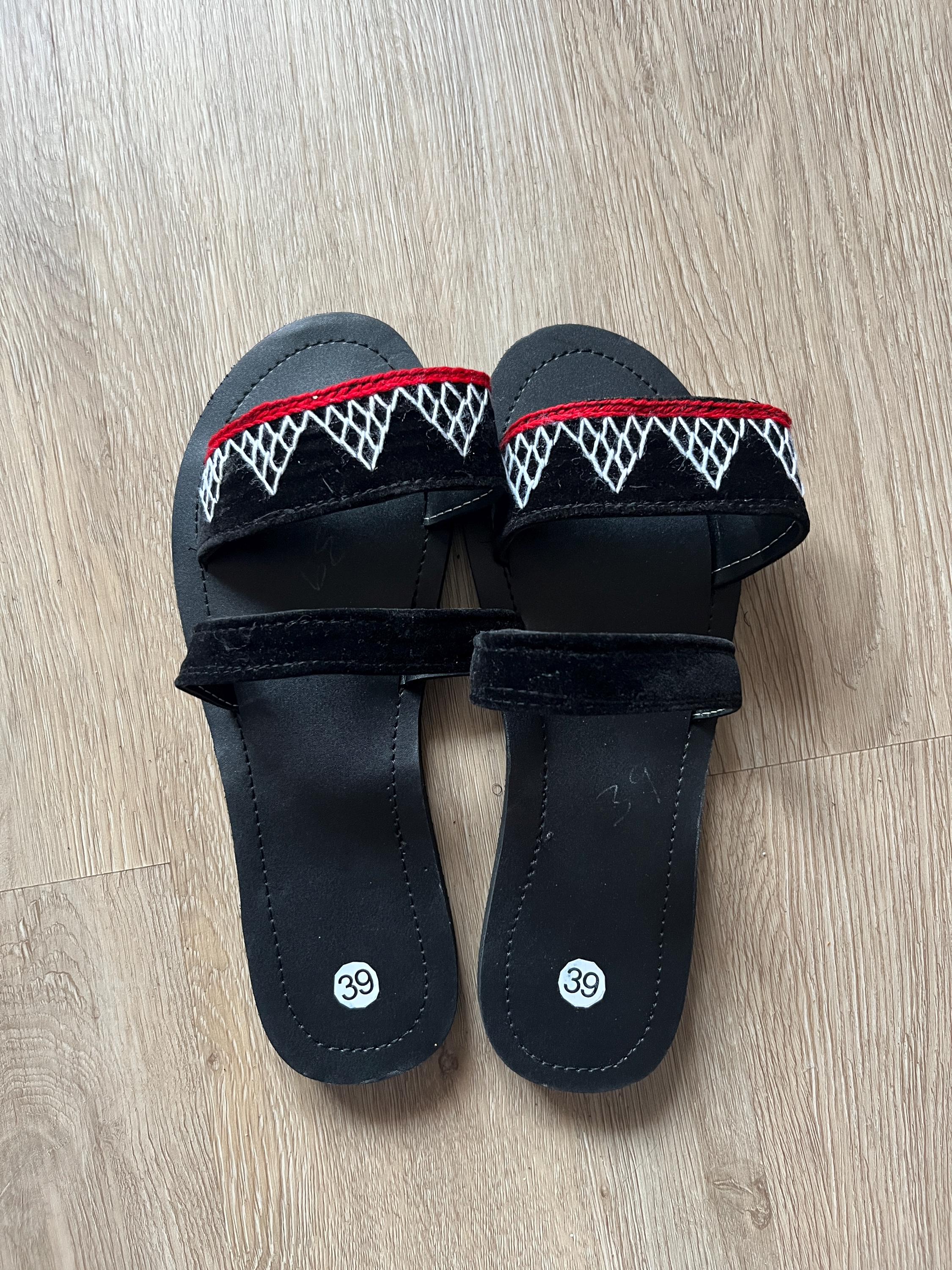 Authentic tribal sandals Traditional african sandals hi-res stock photography and  main image 3