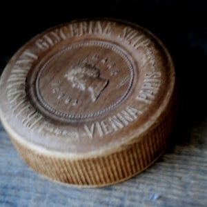 Victorian vintage 1910, light , ribbed, round , carton soap box" Transparent  glycerine  soap" . Vienna-Paris.
