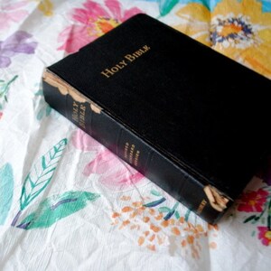 1962 vintage unique religious book &quot; Holy Bible&quot; , revised standard  version. By Cokesbury.