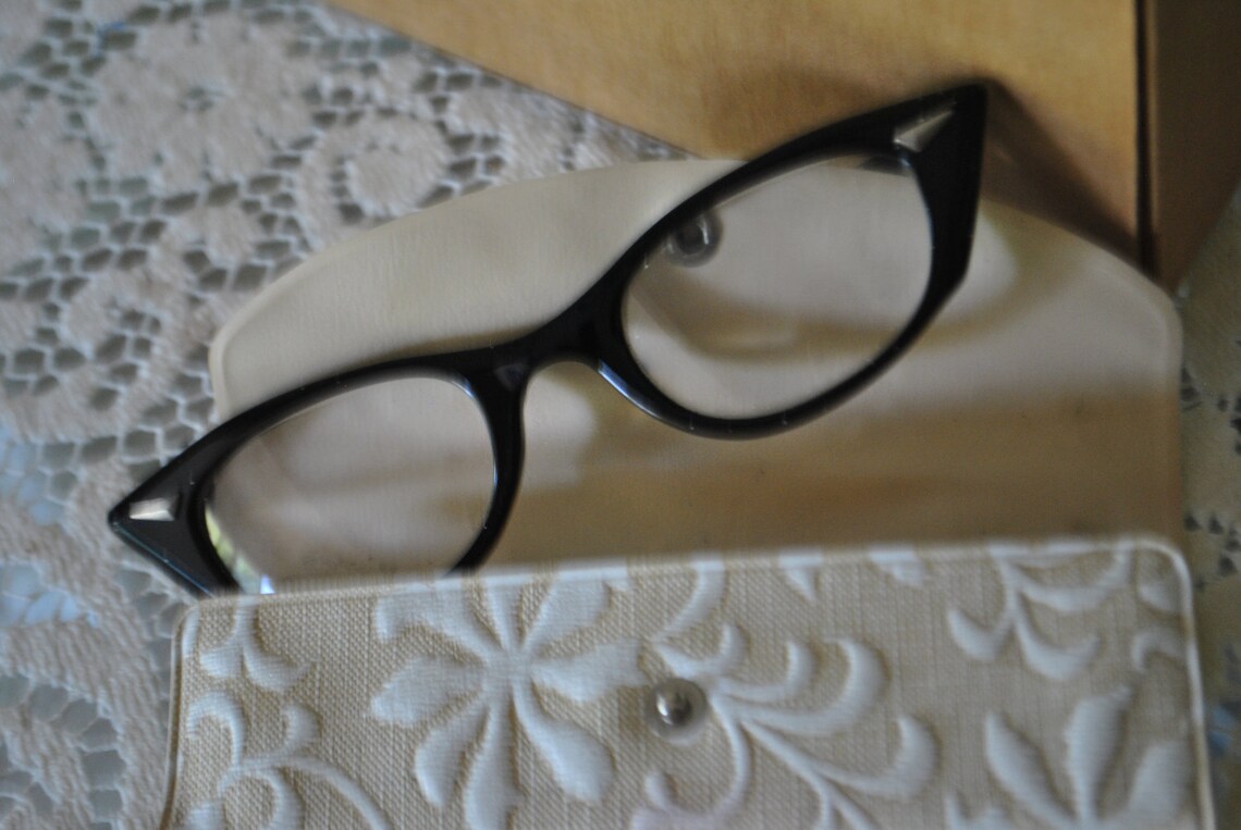 Vintage 50s black cat style eyeglases VOGARTSUNGLASSES48 RETROREDBRONZE