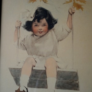 Lithographie originale pour enfants, vintage 1910, impression d'art aquarelle sépia « Swinging Little Girl » par Bessie Pease Gunmann.
