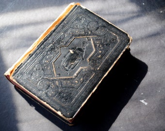 1910  vintage rare  religious  Catholic Prayers Book in German language. Small size.