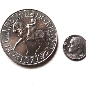 Collectible vintage 1977 silver, large coin -medallion: Elizabeth II, Gr.Reg.FD, Commemorative, Jubilee  Crown.