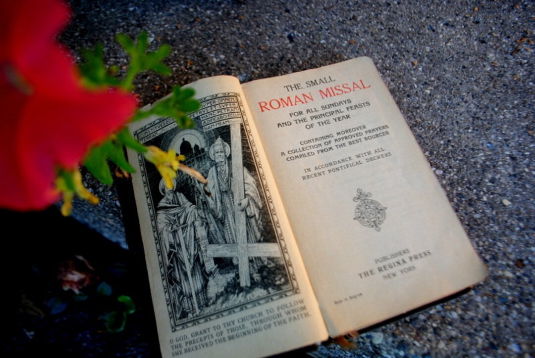 1936 Vintage , Religious Catholic Pocket Book , English Latin the Small