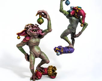 Miniatura Winter Goblin Jester Duo | Świąteczne gobliny-psotniki z błyskotkami | DnD Pathfinder | Fantasy Tabletop RPG | Figurka z żywicy