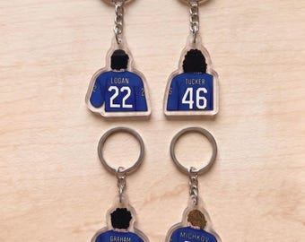 Briar U Hockey Jersey Acrylic Keychain, Briar University Hockey Team Keychain, Campus Hockey Romance Gift, Sports Fan Accessory