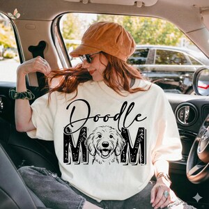 Doodle Mom PNG — Distressed Dog Mom Design | 300 DPI Transparent Sublimation PNG (Instant Download)