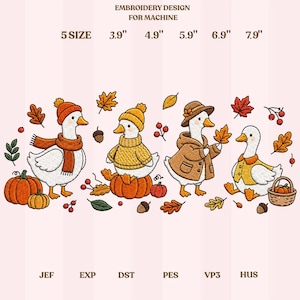 Könnte beinhalten: Maschinenstickdesign mit vier weißen Gänsen in Herbstkleidung, darunter Mützen, Schals und Pullover. Die Gänse sind umgeben von Kürbissen, Eicheln, Beeren und Herbstblättern. Text: EMBROIDERY DESIGN FOR MACHINE, 5 SIZE 3.9" 4.9" 5.9" 6.9" 7.9" sowie Dateiformate JEF, EXP, DST, PES, VP3, HUS.