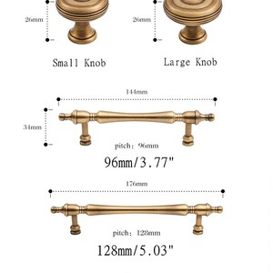 以下が含まれることがあります： キャビネットハードウェアの製品情報画像。ブロンズ色のノブ（幅28mmと32mm）と、ピッチが96mm、128mm、160mmのプルが表示されています。寸法はミリメートルとインチです。